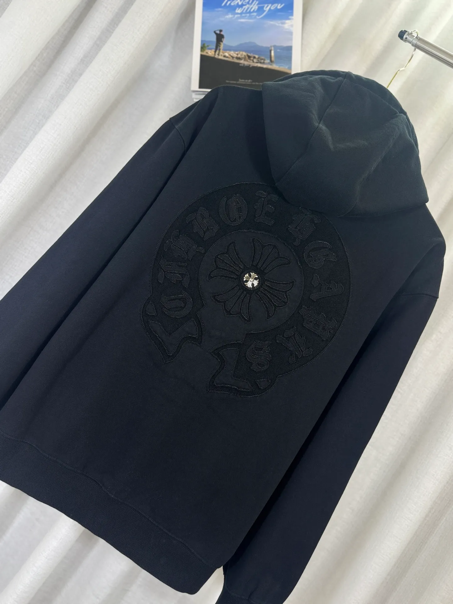 P350 top version, real shot without P, ​​different from market currency) 𝗖𝗵𝗿𝗼𝗺𝗲 𝗛𝗲𝗮𝗿𝘁𝘀/Cro Heart 2025 Washed Burnt Patches Embroidered Autumn and Winter New Original Counter American Laser Burnt 3D Couple Casual Cardigan Sweatshirt 👑The highest version! Customized fabric 480g tripe terry fabric! American acid-washed and distressed original fabric, laser burning + patch embroidery, exquisite embroidery of letters! The best-selling model in the counter, very comfortable to wear. Accessories: original molded and authenticated collar label➕100% silk wash label. Genuine purchase-grade original hangtag➕matching hanging rope➕3D hanging beads➕original packaging bag. Craftsmanship: The original version has consistent wiring! The highest version of the armhole matching technique! Color: Beige Black Size: S M L XL Style No.: 25-320